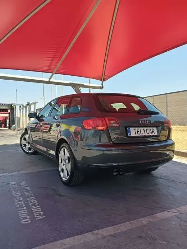 Usado Audi A3 Sportback Attraction 140 CV (102 kW) 2006 Negro Utilitario