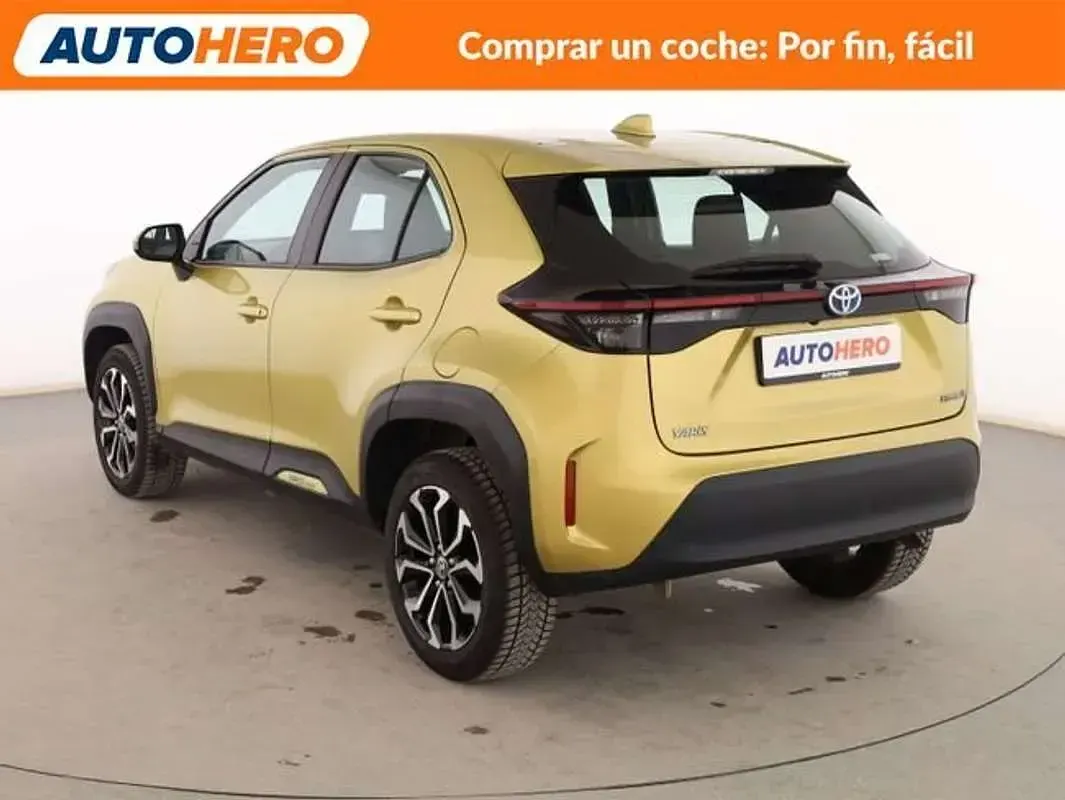 Usado Toyota Yaris Cross Active 116 CV (85 kW) 2023 Amarillo SUV