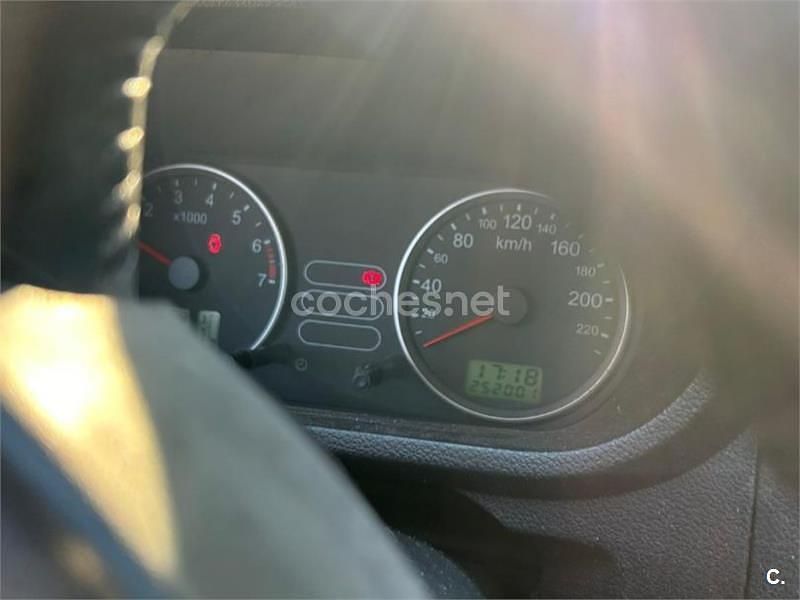 Usado Ford Fusion 100 CV (73 kW) 2005 Gris / plata Berlina