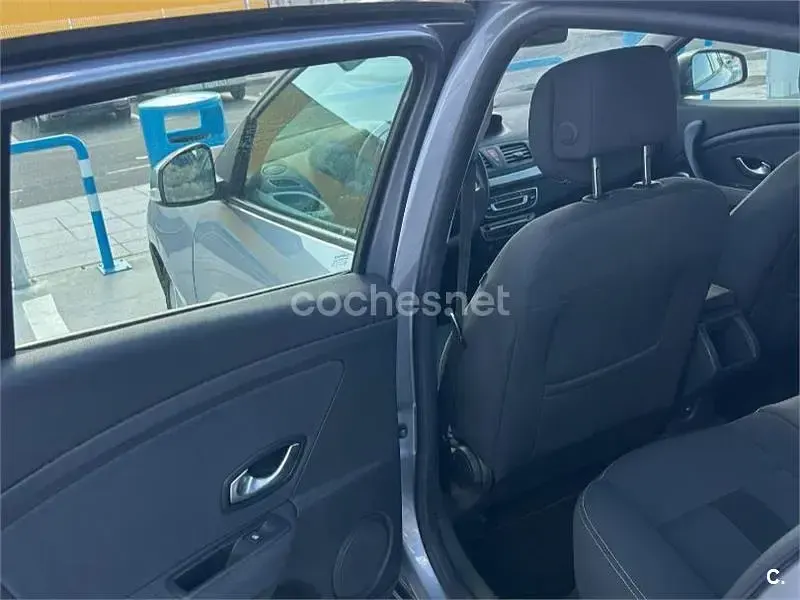 Usado Renault Mégane Dynamique 130 CV (95 kW) 2009 Gris / plata Berlina