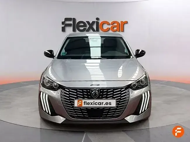 Usado Peugeot 208 Allure 100 CV (73 kW) 2025 Gris Utilitario