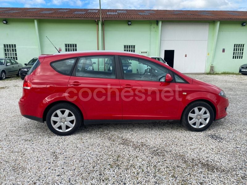 Usado Seat Altea XL Stylance 105 CV (77 kW) 2007 Rojo Monovolumen