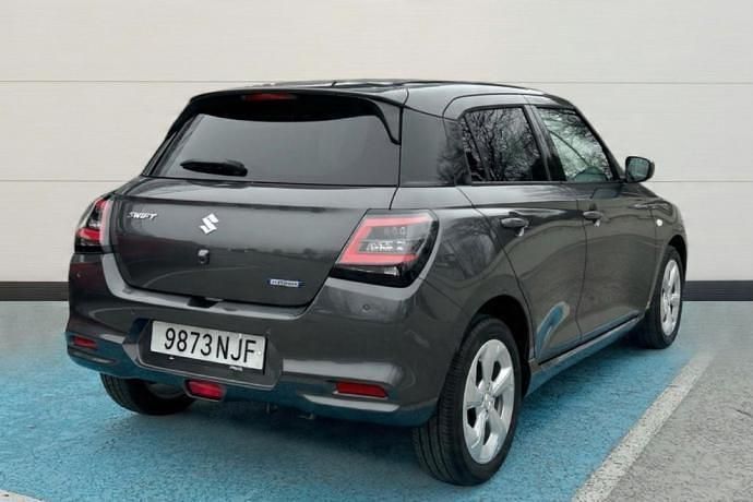 Usado Suzuki Swift 83 CV (61 kW) 2025 Gris Utilitario