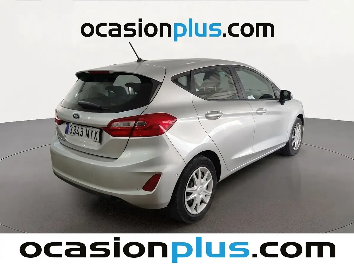 Usado Ford Fiesta Trend+ 101 CV (74 kW) 2019 Gris plata Utilitario