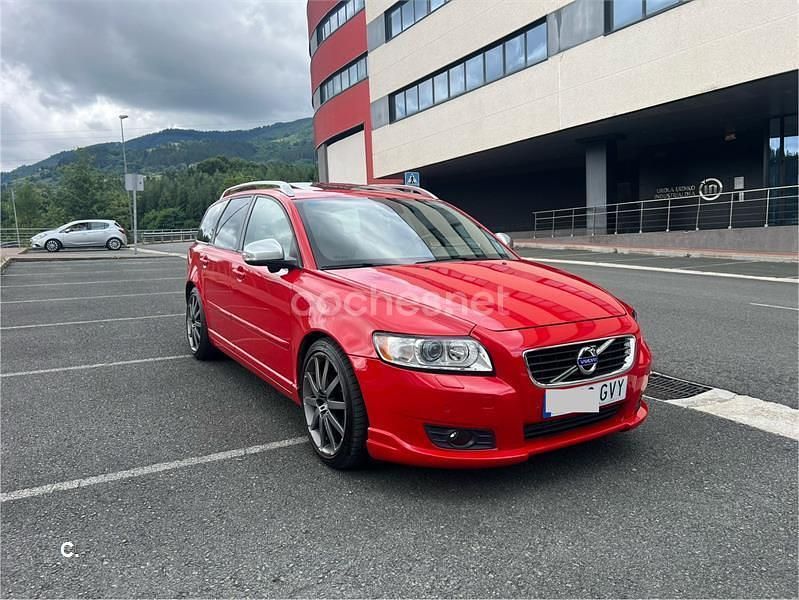 Rojo Usado 2010 Volvo V50 Summum Familiar | 11.250 € - Imagen 1/4