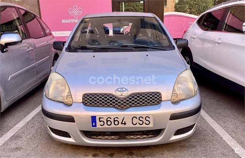 Usado Toyota Yaris T3 75 CV (55 kW) 2004 Gris / plata Berlina