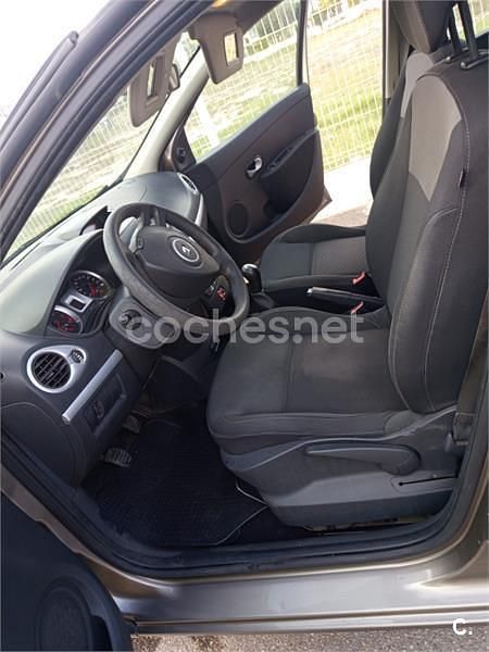 Beige Usado 2010 Renault Clio II Authentique Berlina | 2600 € (Precio justo) - Imagen 1/4