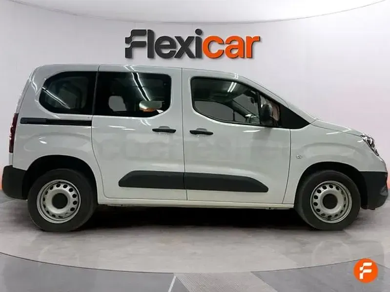 Usado Opel Combo Life Edition 102 CV (75 kW) 2023 Blanco Monovolumen