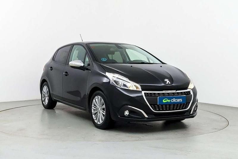 Usado Peugeot 208 Signature Sky 83 CV (61 kW) 2019 Negro Utilitario