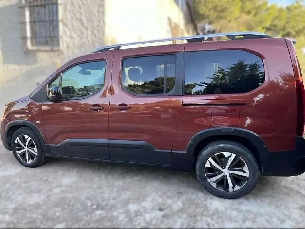 Usado Peugeot Rifter GT 131 CV (96 kW) 2022 Marrón Monovolumen