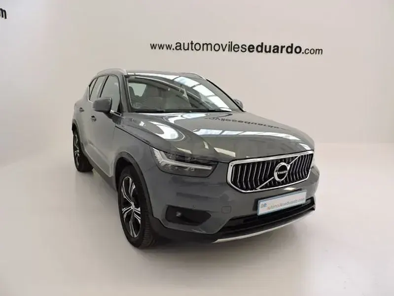 Usado Volvo XC40 Inscription 211 CV (155 kW) 2021 Gris / plata SUV