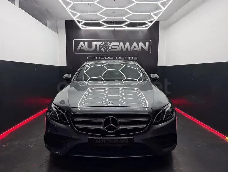 Usado Mercedes E220 194 CV (142 kW) 2019 Gris / plata Berlina