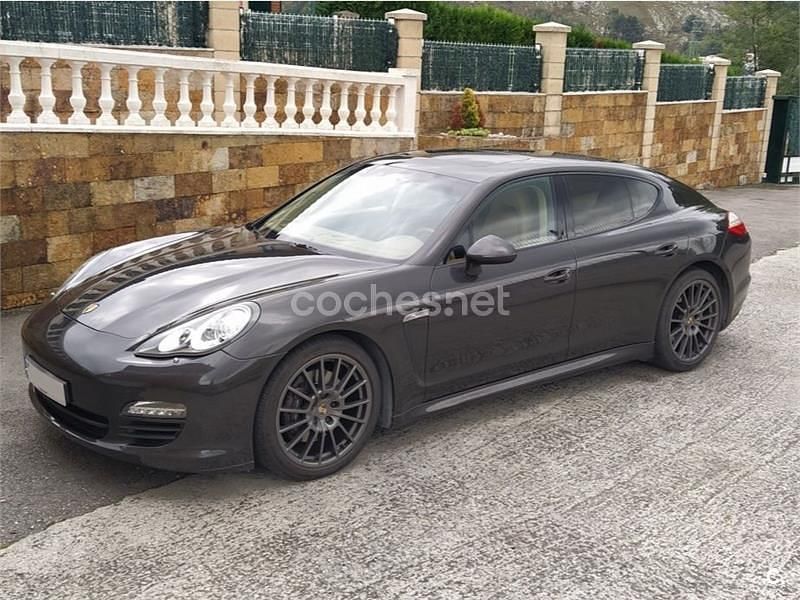 Begagnad Porsche Panamera 250 HK (183 kW) 2011 Svart Halvkombi