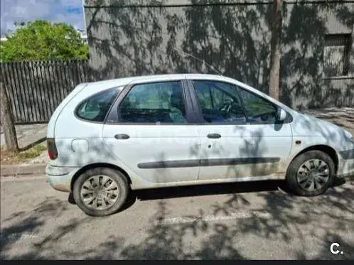 Usado Renault Scénic Authentique 120 CV (88 kW) 2003 Blanco Monovolumen