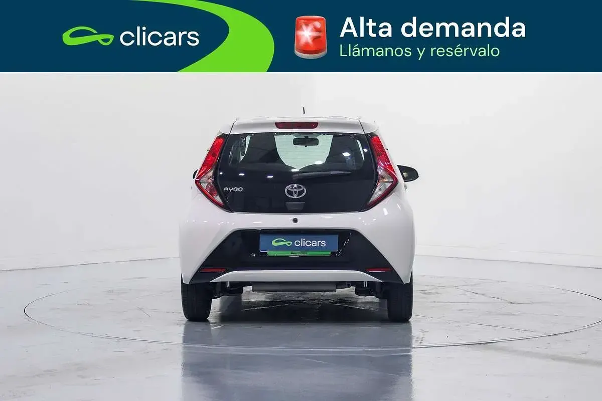 Usado Toyota Aygo X-play 72 CV (52 kW) 2018 Blanco Utilitario