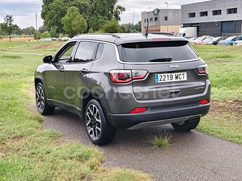 Usado Jeep Compass Limited 150 CV (110 kW) 2022 Gris / plata SUV