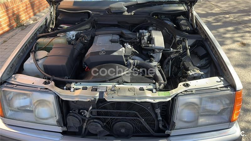 Usado Mercedes E220 150 CV (110 kW) 1993 Gris / plata Berlina