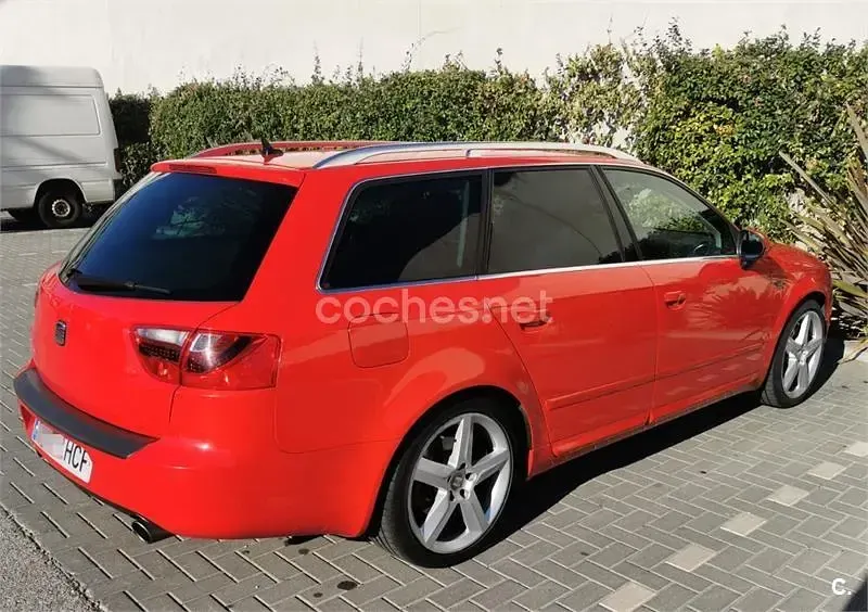 Usado Seat Exeo Sport 210 CV (154 kW) 2011 Rojo Familiar
