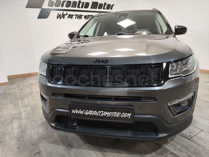 Usado Jeep Compass Night Eagle 140 CV (102 kW) 2018 Marrón SUV