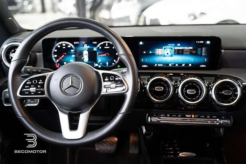 Usado Mercedes CLA200 Shooting Brake 150 CV (110 kW) 2021 Negro Familiar