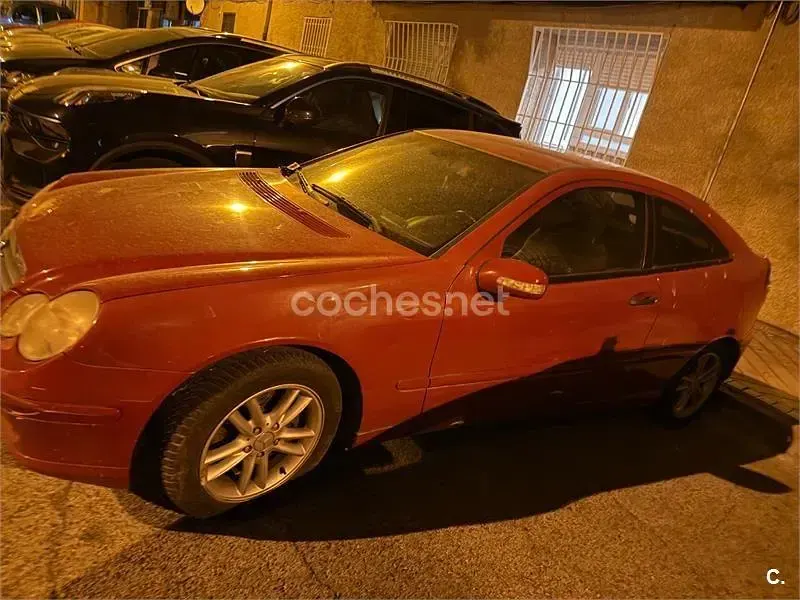 Usado Mercedes C180 143 CV (105 kW) 2003 Rojo Berlina