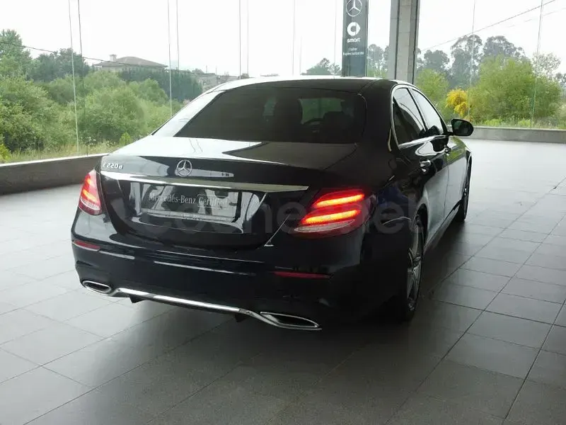 Usado Mercedes E220 194 CV (142 kW) 2019 Azul Berlina