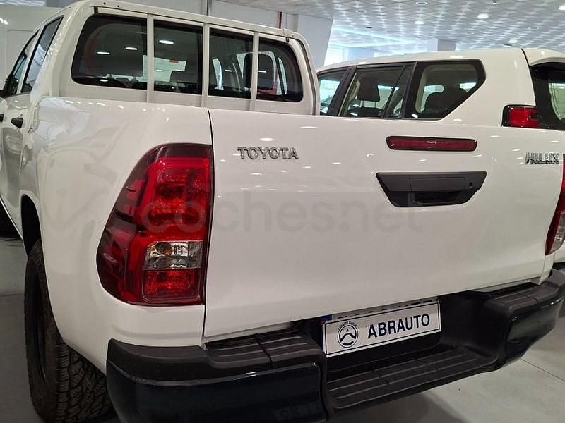 Usado Toyota HiLux 150 CV (110 kW) 2023 Blanco Pickup/Camioneta