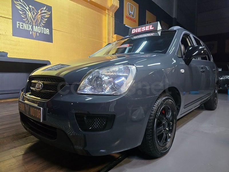 Usado Kia Carens 115 CV (84 kW) 2008 Gris / plata Monovolumen