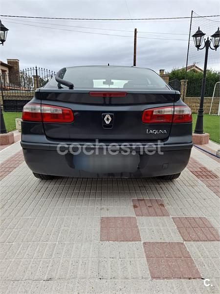 Usado Renault Laguna II Expression 123 CV (90 kW) 2001 Verde Berlina