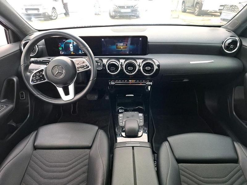 Usado Mercedes A250 219 CV (161 kW) 2021 Azul Berlina