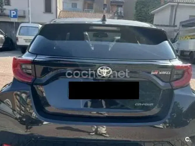 Usado Toyota Yaris Hybrid Sport 116 CV (85 kW) 2021 Negro Berlina