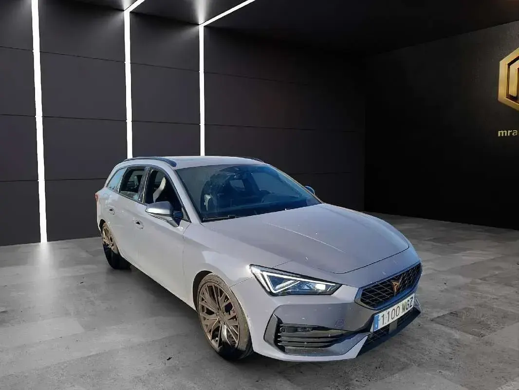 Usado Cupra Leon VZ 310 CV (228 kW) 2023 Gris Familiar