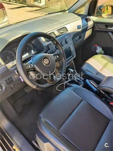 Usado VW Caddy Maxi Trendline 150 CV (110 kW) 2020 Negro Monovolumen