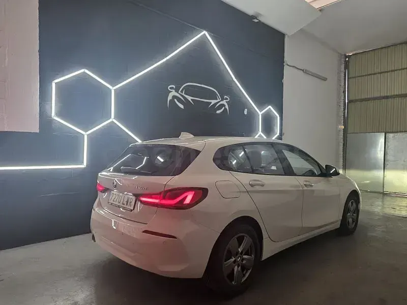 Usado BMW 116 116 CV (85 kW) 2022 Blanco Utilitario