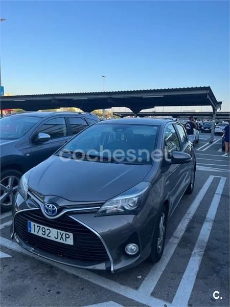 Gris / plata Usado 2017 Toyota Yaris Hybrid Active Berlina | 10.900 € (Precio justo) - Imagen 1/3