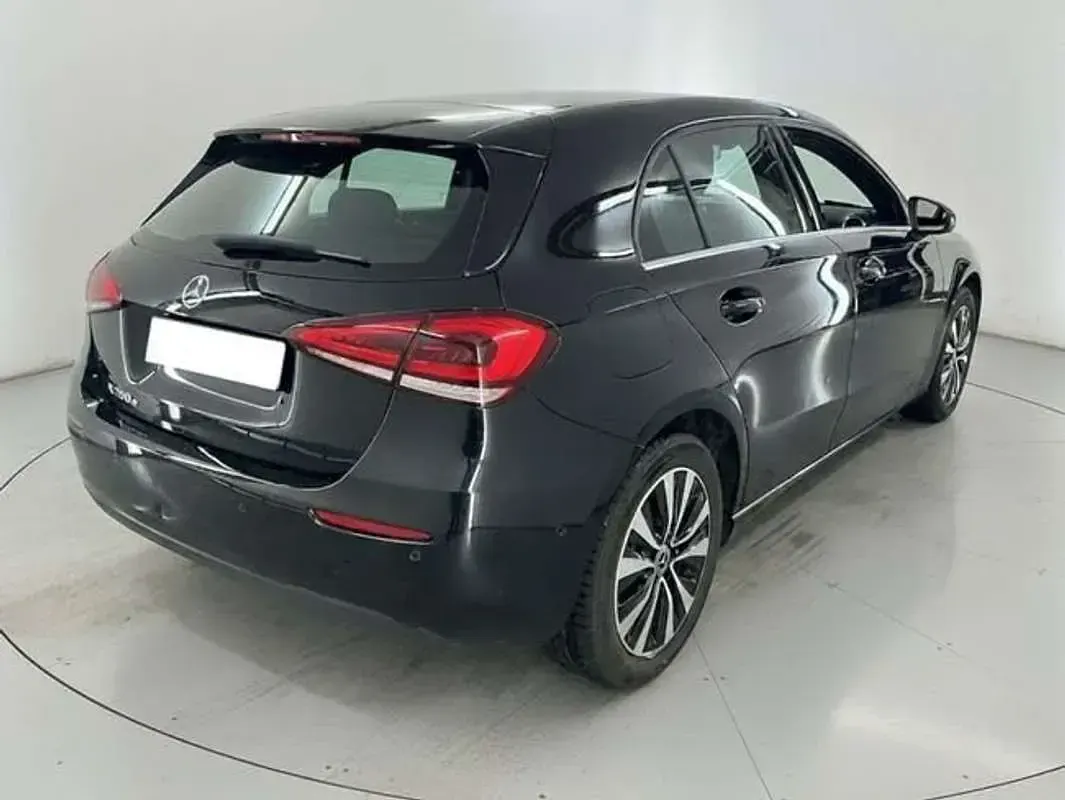 Usado Mercedes E250 Business 218 CV (160 kW) 2022 Negro Berlina