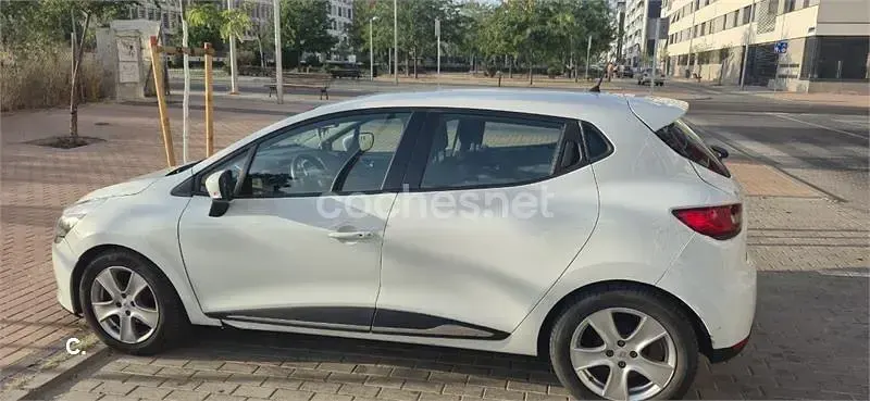 Usado Renault Clio IV Dynamique 90 CV (66 kW) 2014 Blanco Berlina