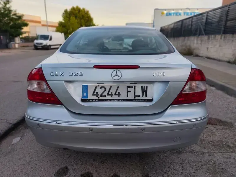 Usado Mercedes CLK320 Elegance 224 CV (164 kW) 2007 Gris / plata Coupe