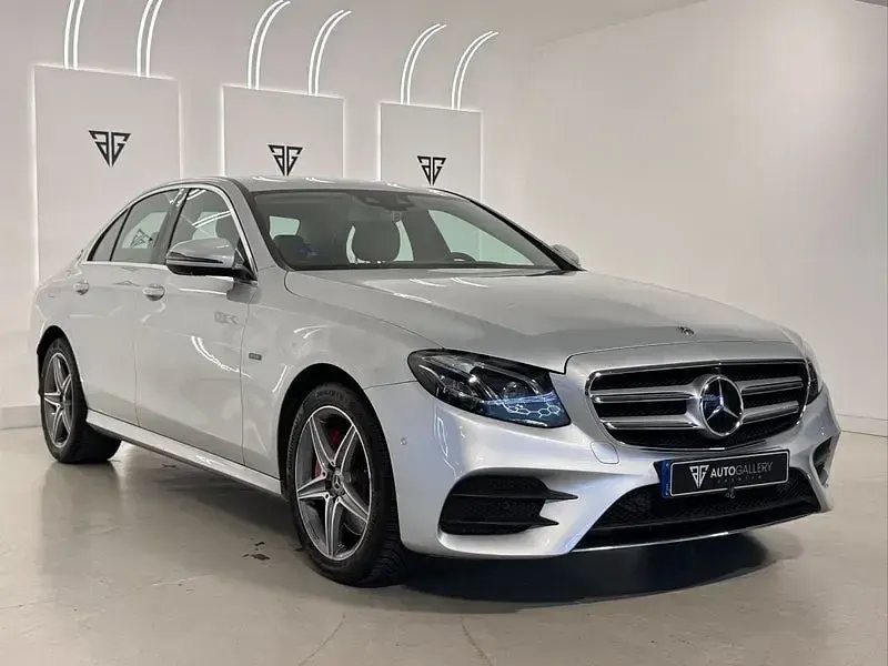 Usado Mercedes E300 306 CV (225 kW) 2019 Gris / plata Berlina