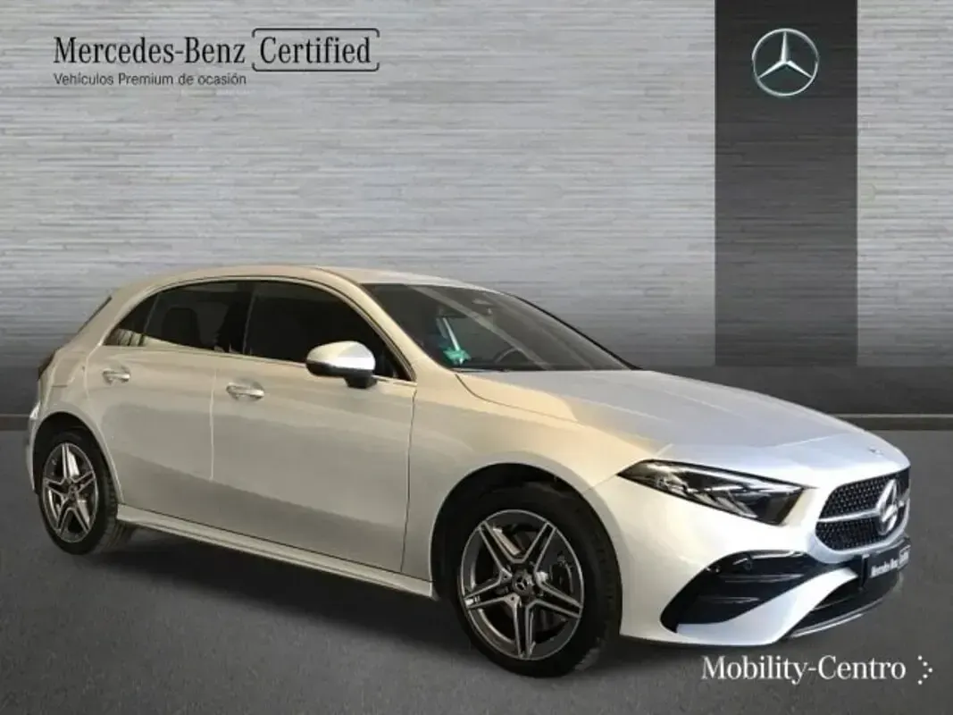 Usado Mercedes A250 AMG line 217 CV (159 kW) 2023 Iridiumsilver, metallic paint Utilitario