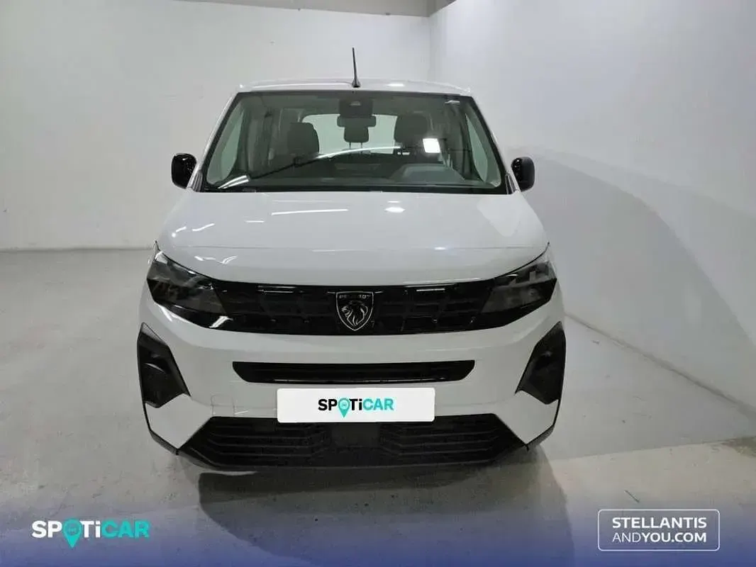 Usado Peugeot Rifter Allure 101 CV (74 kW) 2025 Blanco Monovolumen