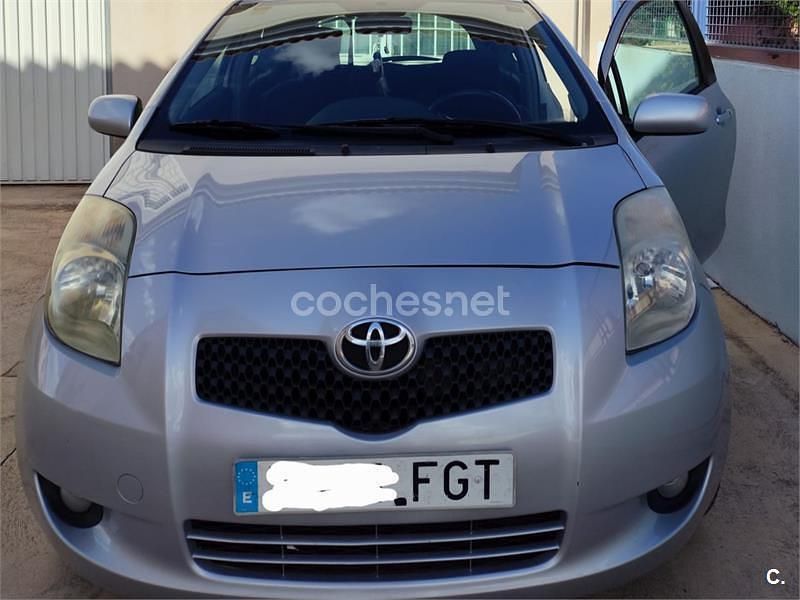Gris / plata Usado 2006 Toyota Yaris Sol Berlina | 3600 € (Precio justo) - Imagen 1/4