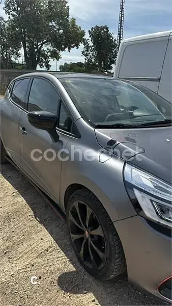 Usado Renault Clio IV Dynamique 90 CV (66 kW) 2013 Gris / plata Berlina