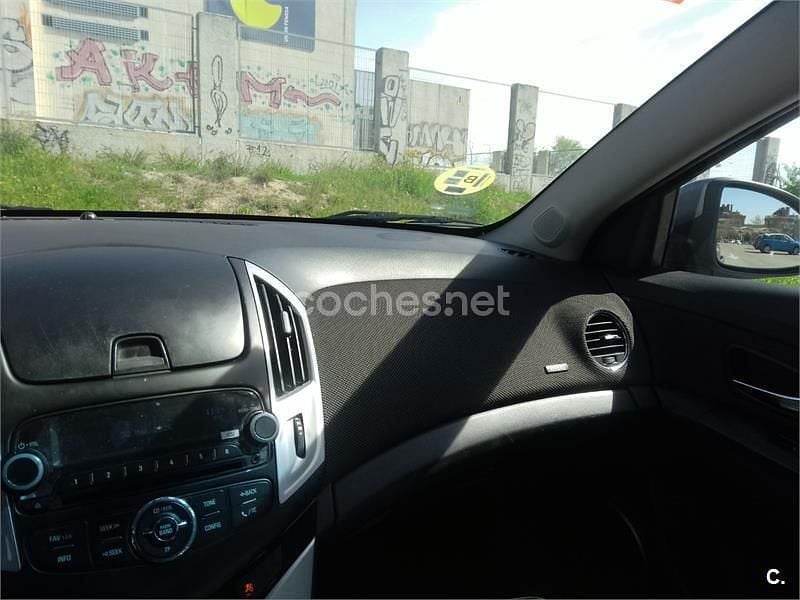 Usado Chevrolet Cruze LT 130 CV (95 kW) 2013 Gris / plata Berlina