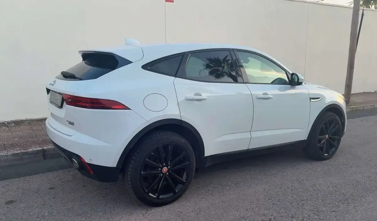 Usado Jaguar E-Pace R-Dynamic 200 CV (147 kW) 2020 Blanco SUV