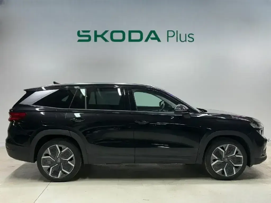 Usado Skoda Kodiaq 150 HP (110 kW) 2025 Preto SUV
