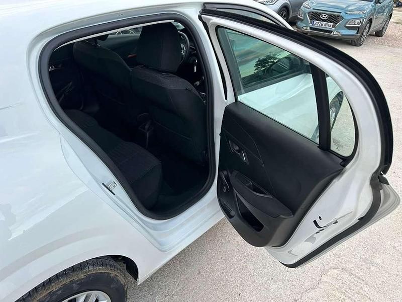 Usado Peugeot 208 Allure 75 CV (55 kW) 2022 Blanco Utilitario