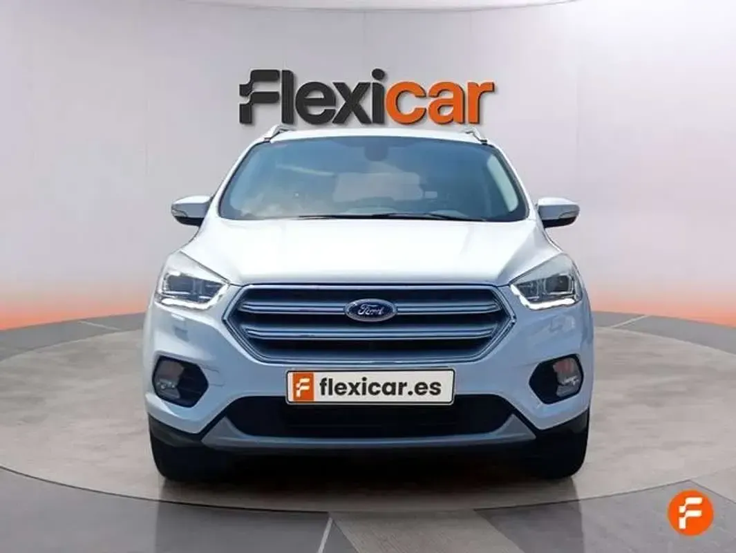 Usado Ford Kuga Trend 150 CV (110 kW) 2017 Blanco SUV