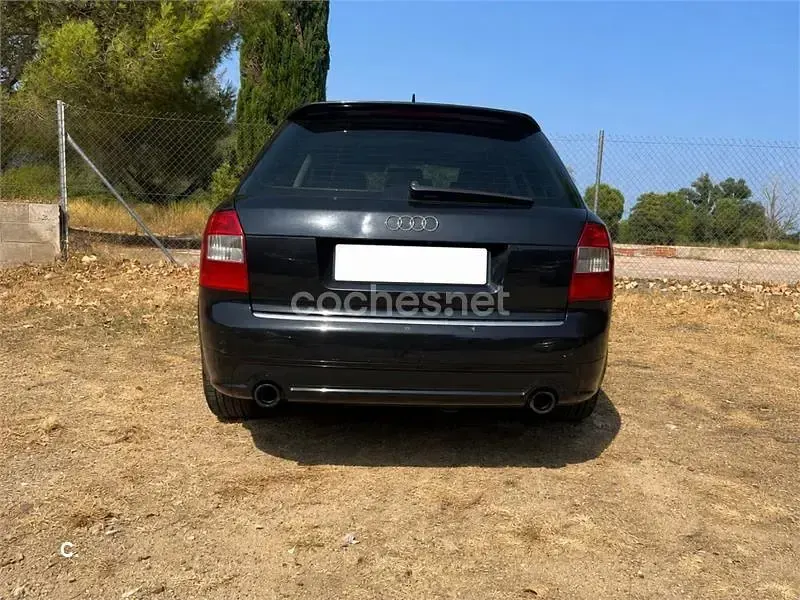 Usado Audi A4 Sport 163 CV (119 kW) 2004 Negro Familiar