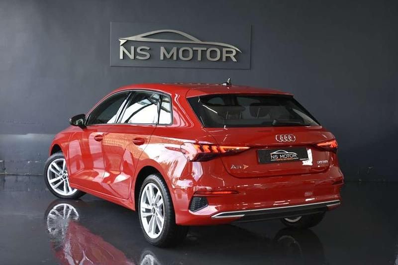 Usado Audi A3 Sportback Advanced 116 CV (85 kW) 2021 Rojo Utilitario